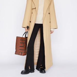 New with tags frame denim The Jetset Slit Flare
in Sheen Noir black size 1